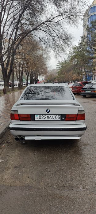 Продам БМВ е34 седан