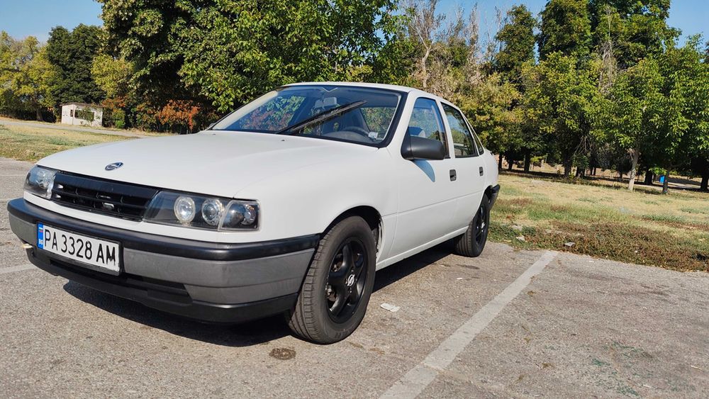 Opel Vectra A 1.6i (C16NZ) – 75 к.с. – Един собственик от 1999 г., гаражна