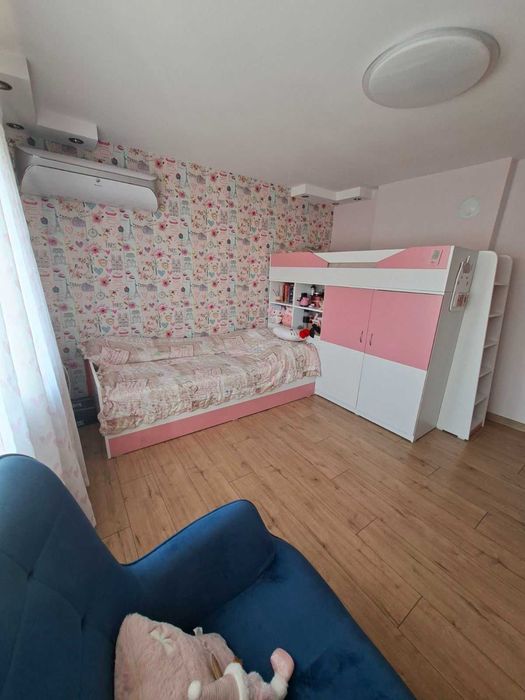 Поръчково обзавеждане за момичешка детска стая, с тайно скривалище