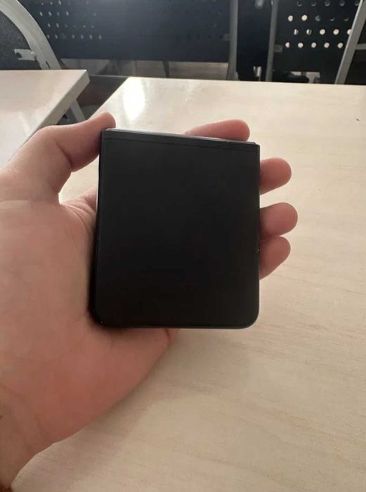 Samsung Z fli 3 256 gb 8 gb operativkasi holati zo'r