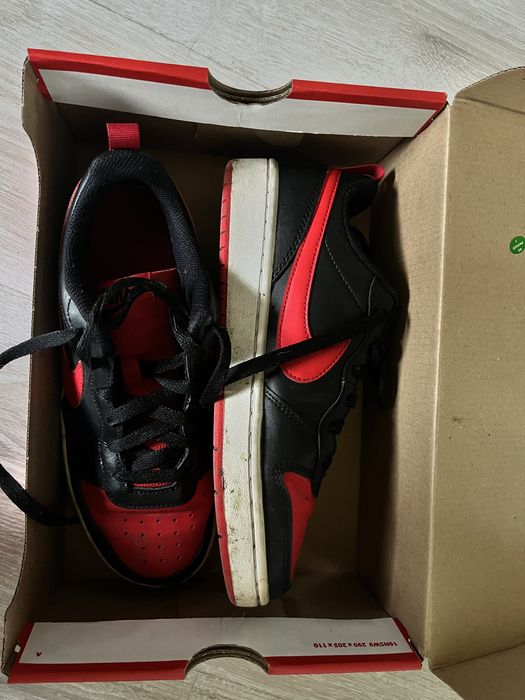 Червени обувки Nike