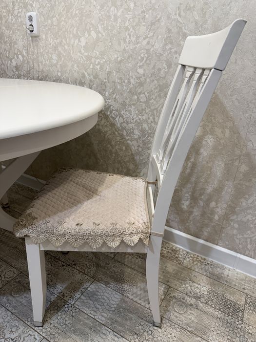 Стол со стульями