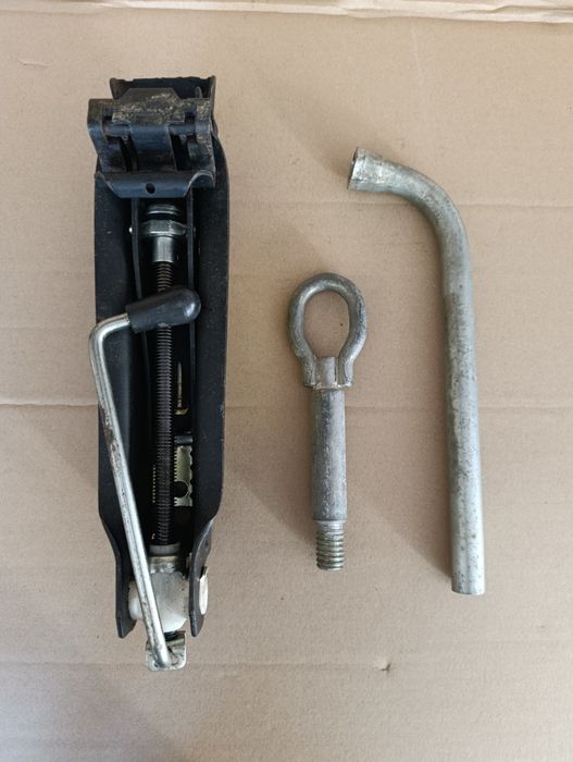 Cric Audi A3 A4 A6/ Vw Golf 6 7 8 Passat B6 B7B8/Octavia Scala Rapid/Seat Leon Exeo