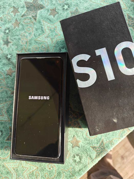 Samsung Galaxy S10 + Speck case + зарядно + AKG слушалки