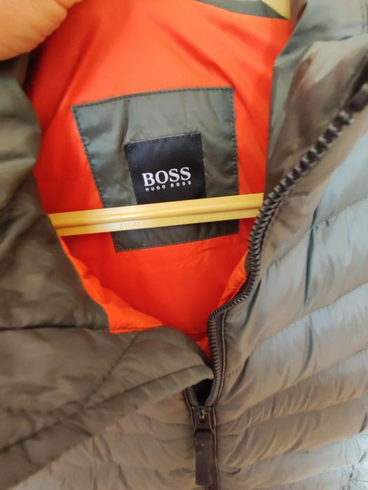 Елек Hugo boss размер 50 с пух обличан веднъж