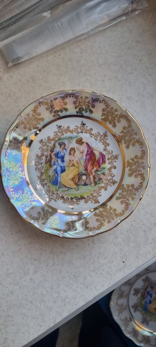 Продаётся Чешский сервиз, состоящий из 22 предметов