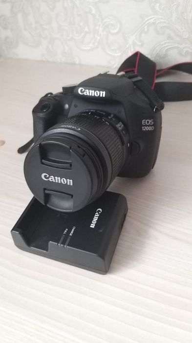 Продам фотокамеру Canon EOS 1200D