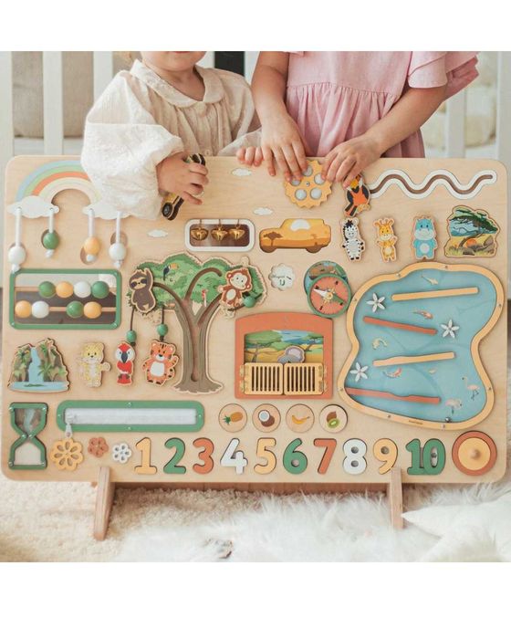 Монтесори дъска с активности и име на детето