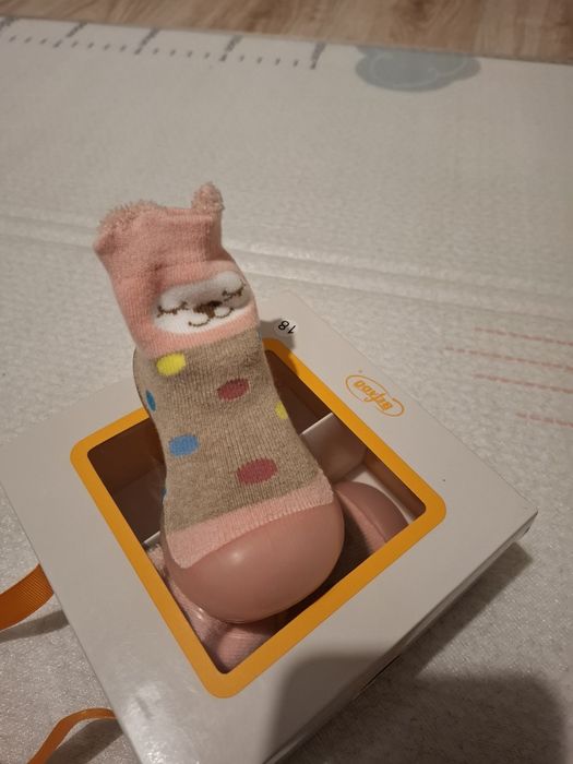 Пантофи, сандали, боти и маратонки