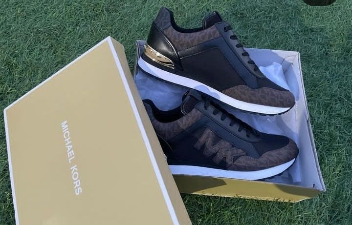 Продам кроссовки Mk оригинал