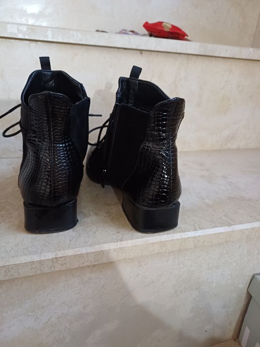 Дамски боти лак и велур