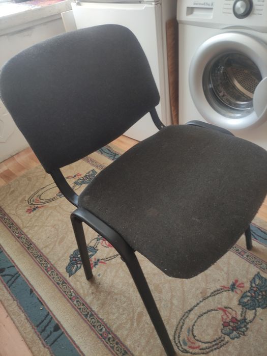 Продам чёрный офисный стул