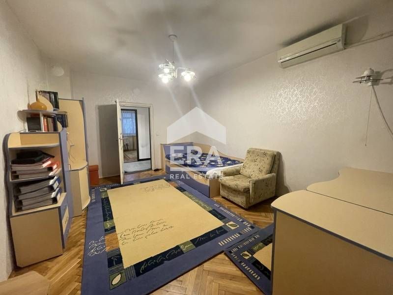 Продава се Тристаен апартамент в Варна, Възраждане 4 - 105 кв.м за 1481 €/кв.м - Снимка #8