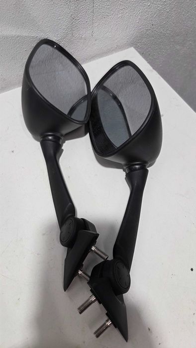 Yamaha R1 Big Bang carene scarite sa