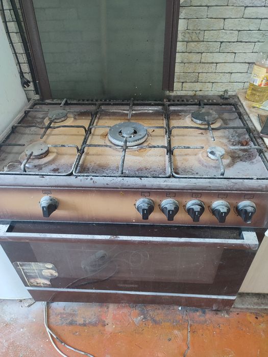 Продаю срочно холодильник и газовую е