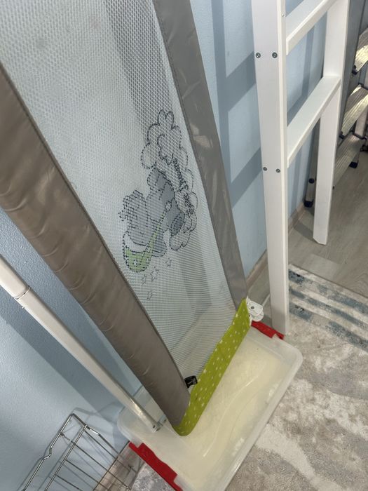 Продам защитный бортик для кровати