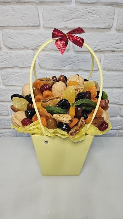 Подарок из сухофруктов