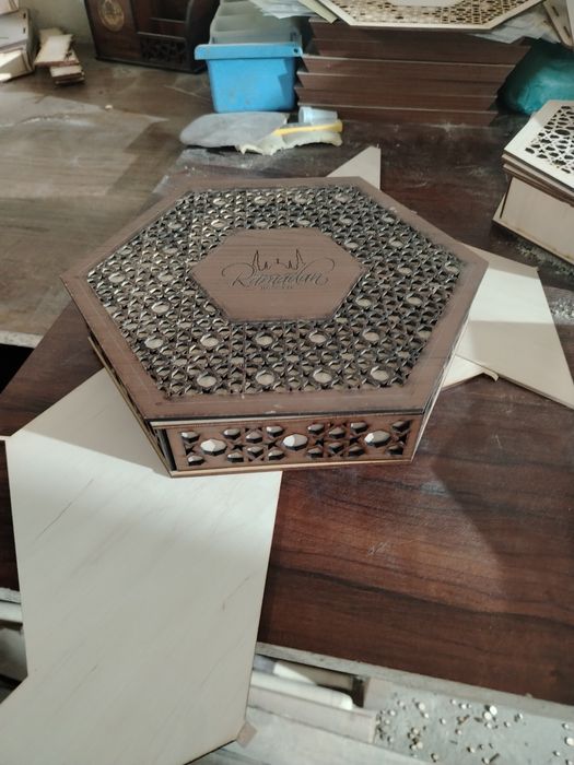 Pista bodom xurmo solgani idish quti