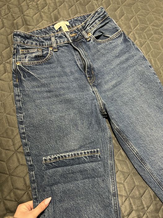 Тъмно сини дънки на H&M