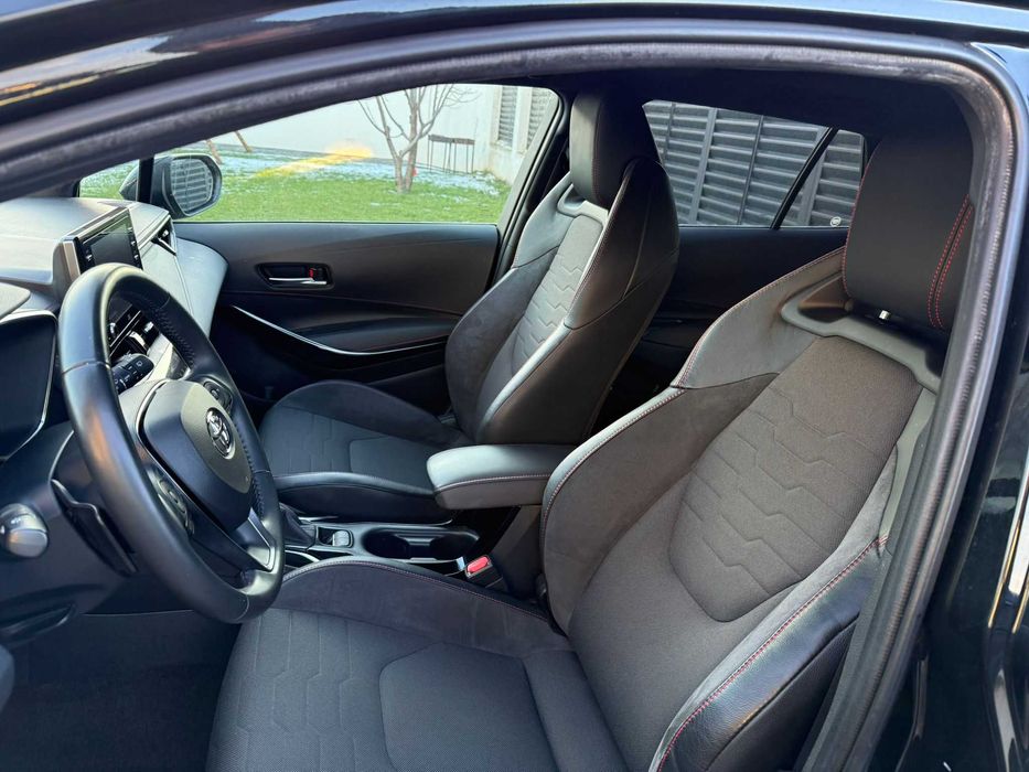 Toyota Corolla 2.0 Hybrid 184cp ECVT Lounge