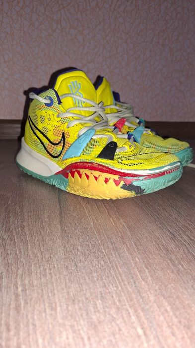 Продам баскетбольные кросовки.  Размер 37