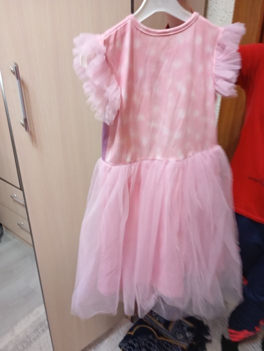 Продам нарядные платья