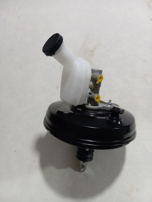 Вакуумный усилитель тормозов в сборе с главным тормозным цилиндром