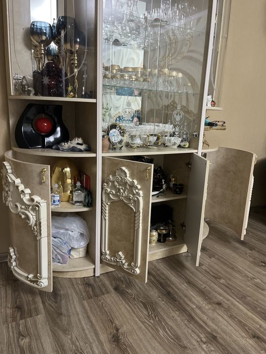 Шкаф для посуды . Интерьер в дом