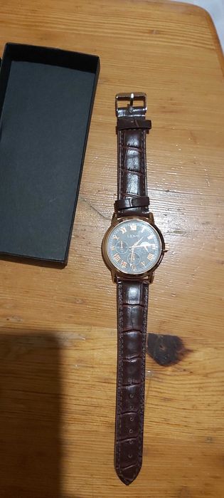 Продавам кварцов  ръчен часовник мъжки