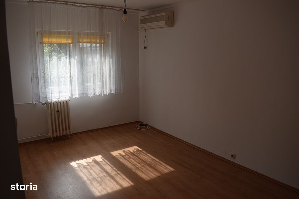 Apartament 4 camere de vanzare Oradea