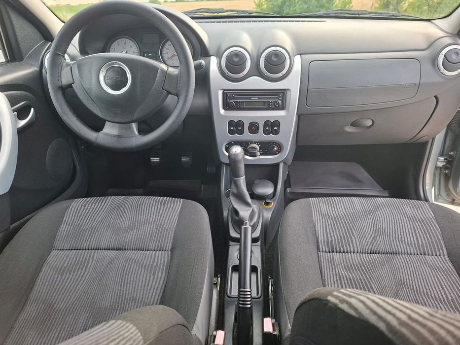 Vând Dacia Logan mod LAUREAT