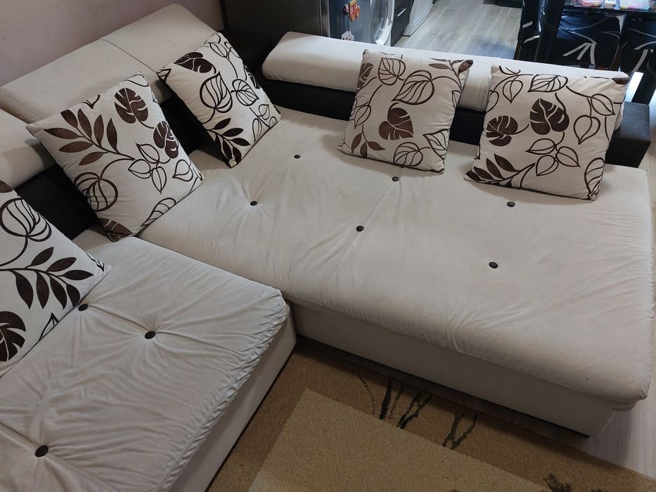 Ъглов ,разтегателен диван