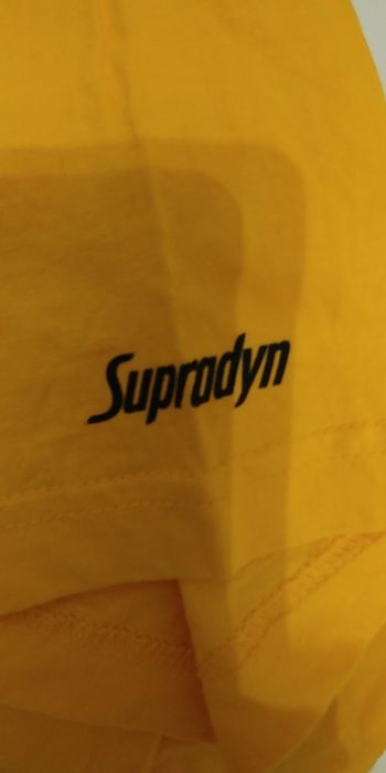 Памучна тениска с оранжев цвят.