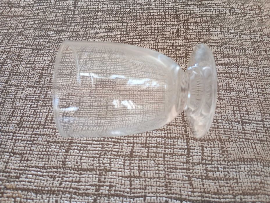 Продавам нов комплект чаши със столче за вино, саке, ликьор