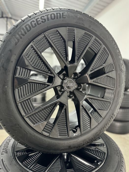 Jante Audi Q8 Etron R21 Originale RS Negru Lucios Bridgestone de vara