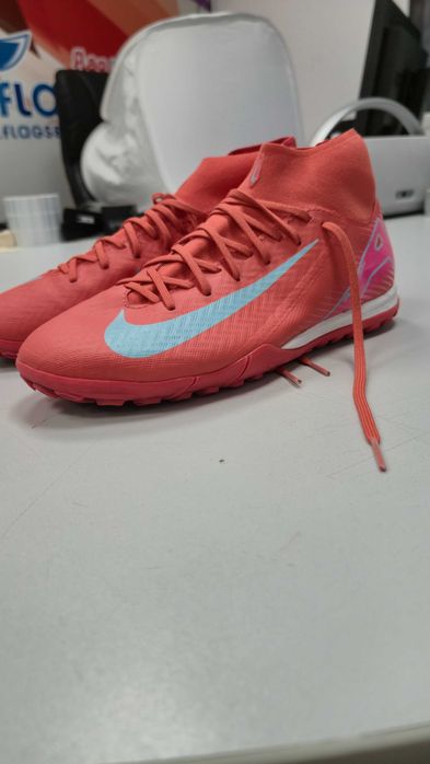 Детски футболни бутонки марка Nike