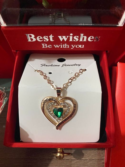 Подарок.Шкатулка с кулоном