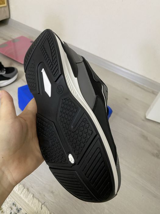 Продам мужские кроссовки