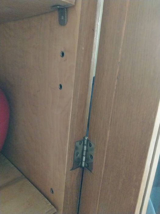 Шкаф антиквариат, из натурального дерева.