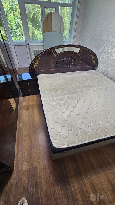 Спальни мебель  кровать,  шкаф,  трюмо БУ