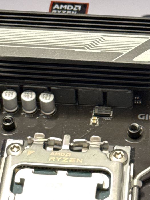 RYZEN 7800X3D  + B650 Gaming X AX V2 (wifi+bluetooth)