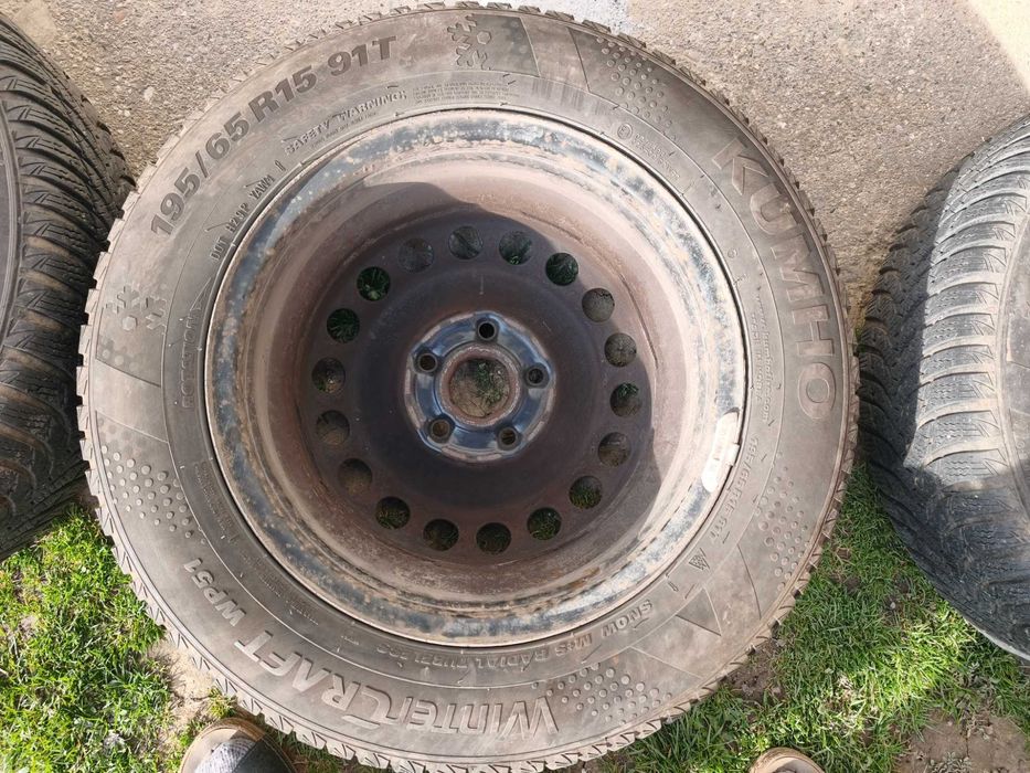 Гуми с джанти зимни 4 бр комплект 195/65 R15 91T