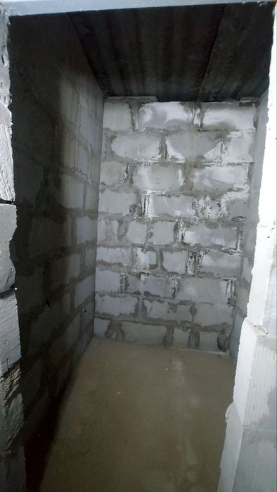 Сотувда 2хонали 3 каватда жойлашган 63м2 коробка уй