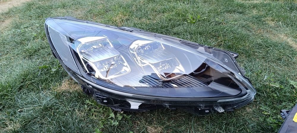 Far faruri stanga dreapta ford kuga full led / halogen originale
