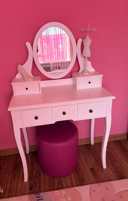 Тоалетка за гримиране