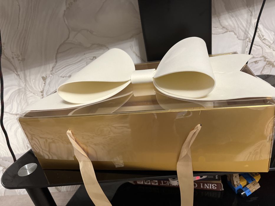 Подарочная коробка