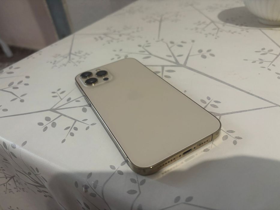 Продам айфон 12 про макс