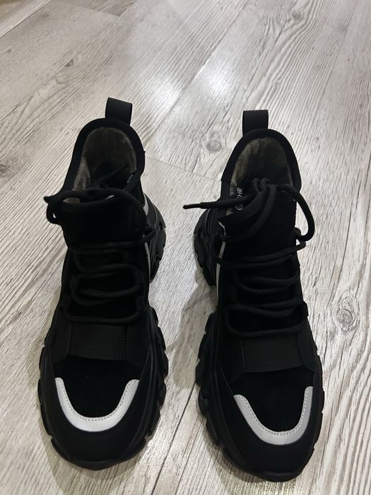 Кросовки женские 37 р