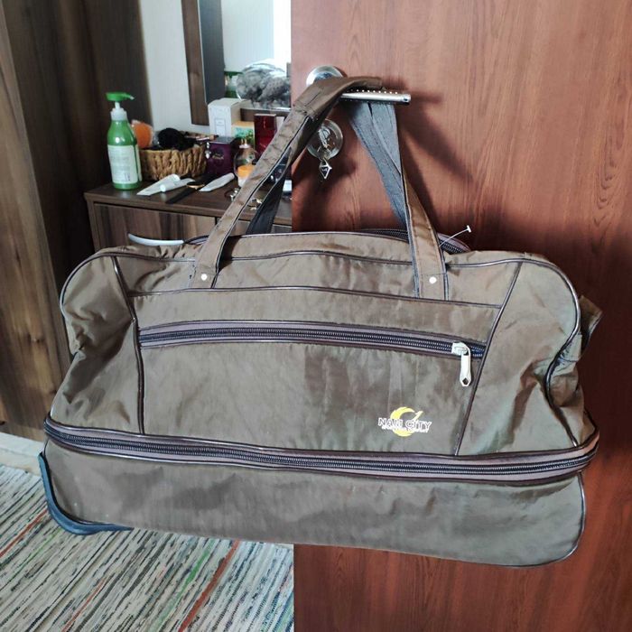 Голяма спортна чанта за пътуване с колелца и дръжка, тип куфар