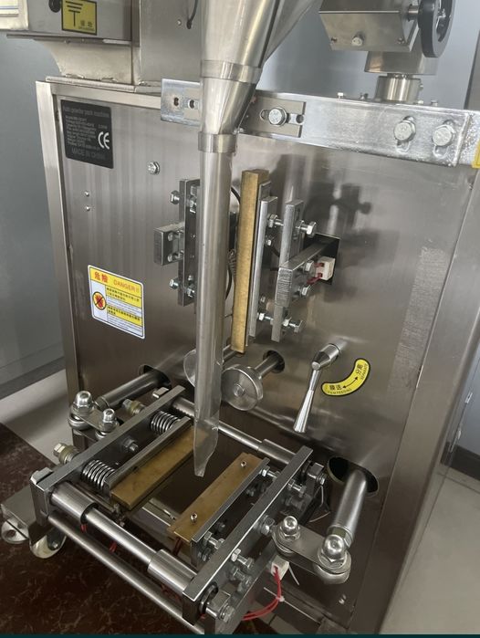 Vertikal avtomat qadoqlash uskunasi 100gr upakopka aparat suv upakobka